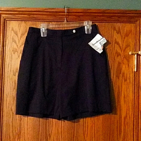 Women's Bette Court Signature Collection Shorts - Picture 1 of 10